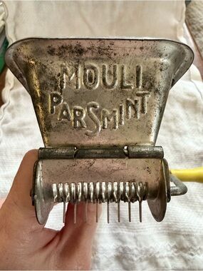 MOULI Parsmint Vintage Handheld Herb & Nut Mincer Made in France Pre 1970 WORKS!
